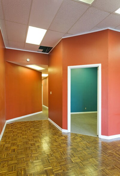 107 E Hopkins St, San Marcos, TX à vendre - Photo de l’immeuble – Image 3 sur 5