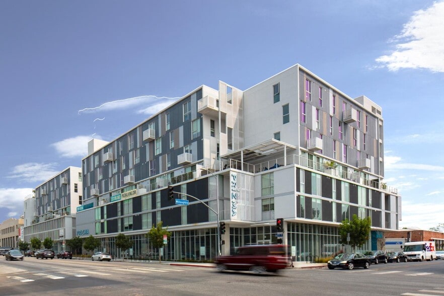 900 N La Brea Ave, West Hollywood, CA à louer - Photo de l’immeuble – Image 3 sur 11
