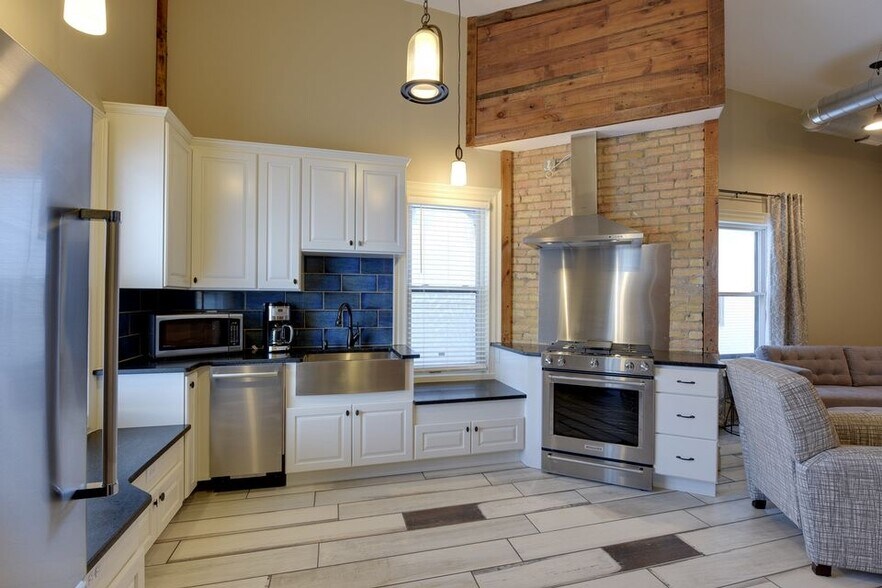 1802 11th Ave S, Minneapolis, MN à vendre - Photo intérieure – Image 2 sur 25