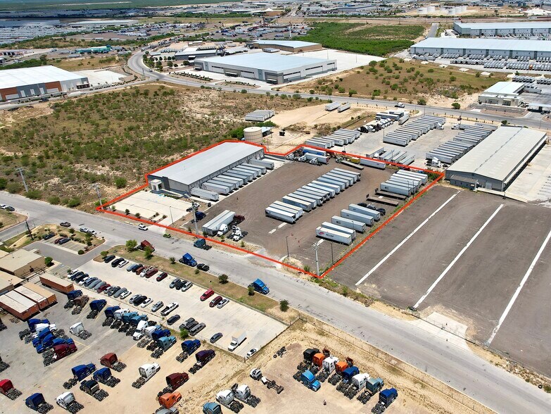 13523 Evolution Loop, Laredo, TX à louer - Photo de l’immeuble – Image 2 sur 6