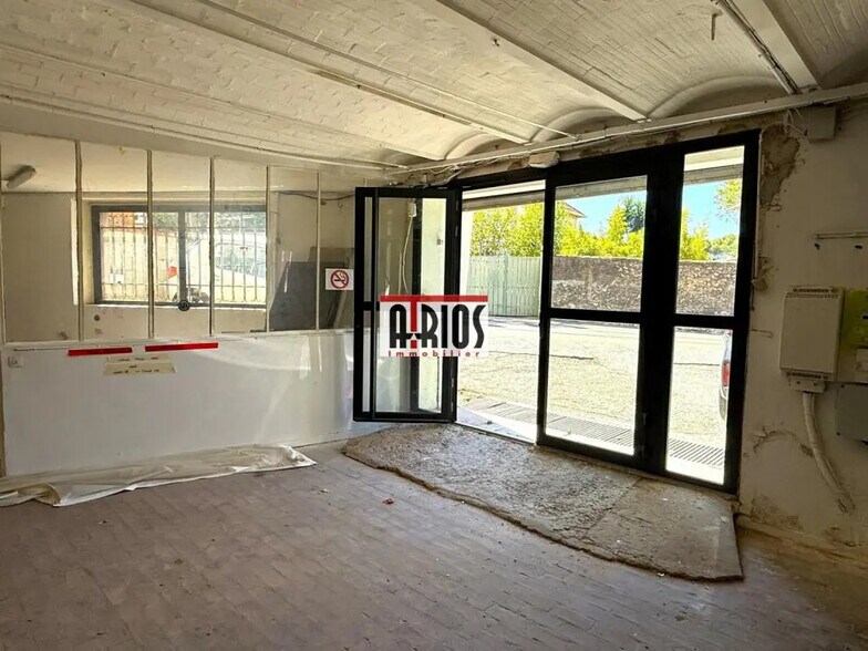Local d’activités dans Toulon à louer - Photo de l’immeuble – Image 3 sur 8