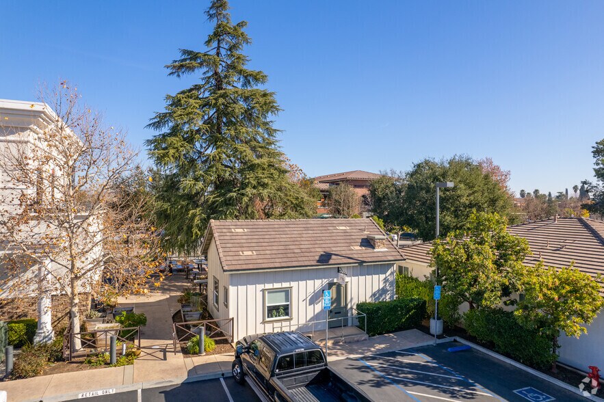 24619 Washington Ave, Murrieta, CA à louer - Photo de l’immeuble – Image 2 sur 7