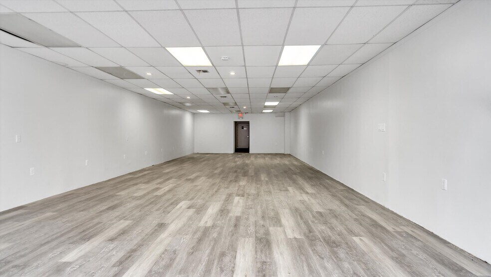 322-328 Larkfield Rd, East Northport, NY à louer - Photo de l’immeuble – Image 3 sur 3