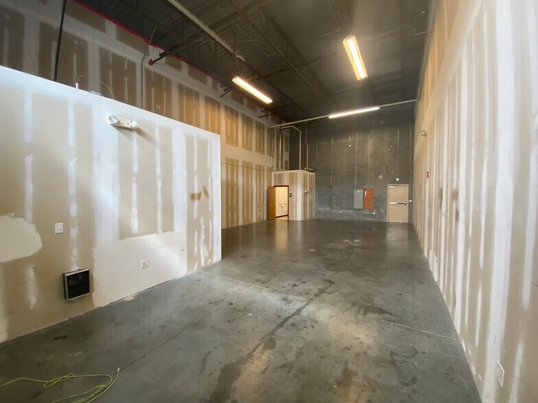 658 Griffith Rd, Charlotte, NC à louer - Photo de l’immeuble – Image 3 sur 13