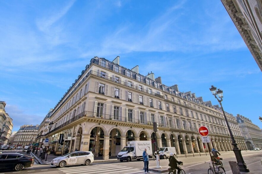 182 Rue De Rivoli, Paris à louer - Photo de l’immeuble – Image 3 sur 11