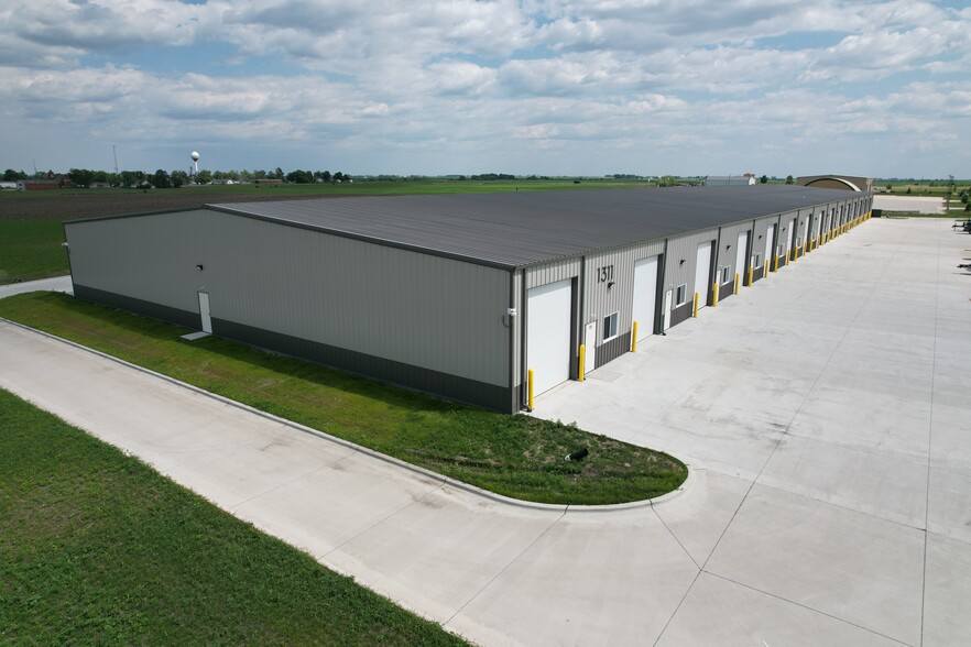 1311 NW Laurel St, Elkhart, IA à louer - Photo de l’immeuble – Image 3 sur 9