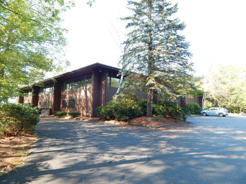 409 Fortune Blvd, Milford, MA à louer - Photo de l’immeuble – Image 2 sur 11
