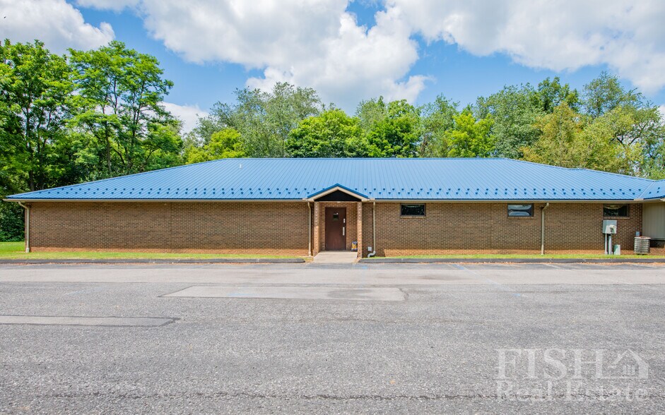 7129 Nittany Valley Dr, Mill Hall, PA à louer - Photo de l’immeuble – Image 1 sur 11