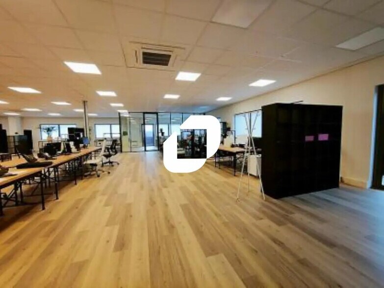 Bureau dans Ferrières-en-Brie à louer - Photo de l’immeuble – Image 2 sur 15