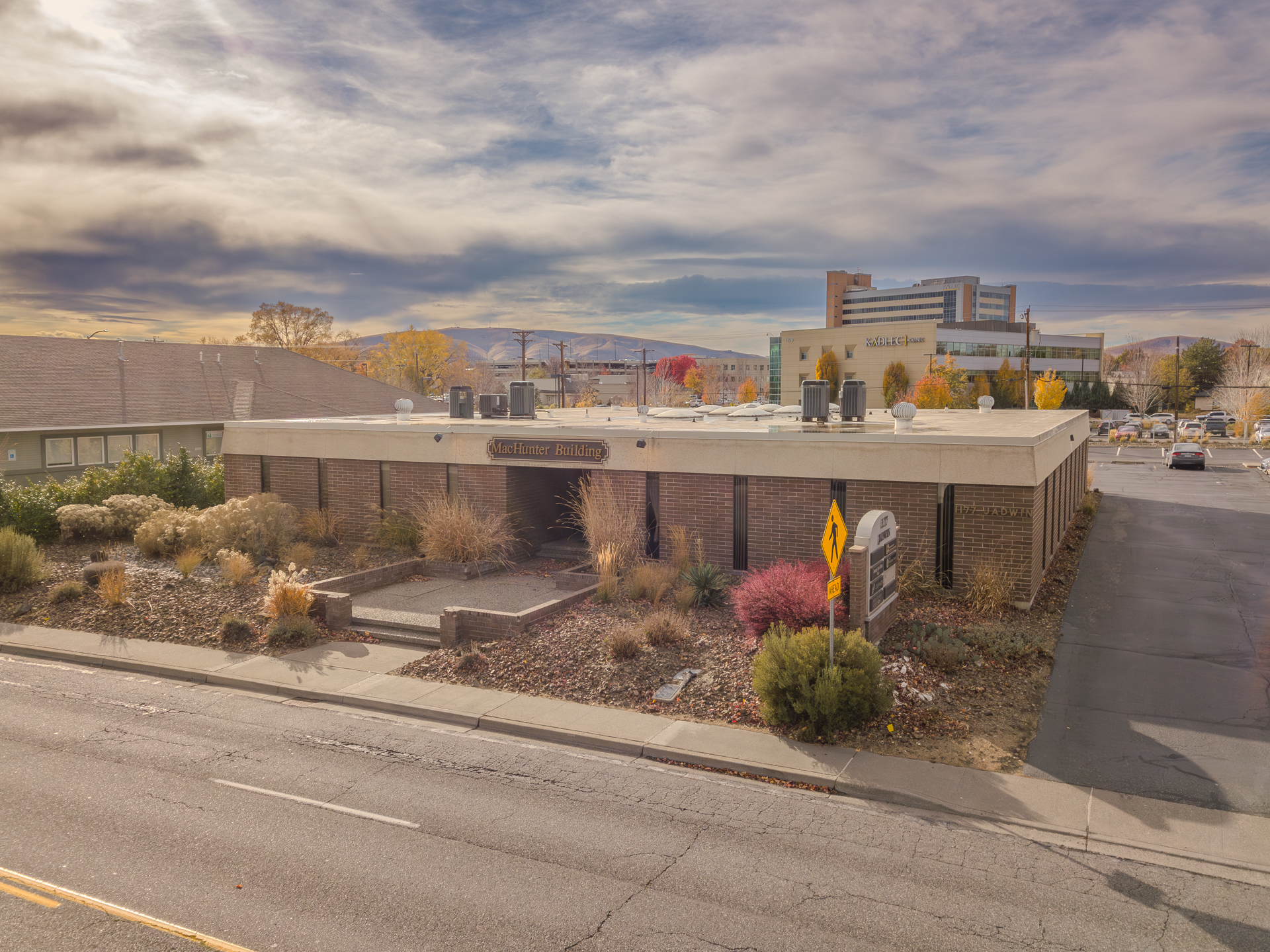 1177 Jadwin Ave, Richland, WA à vendre Photo de l’immeuble– Image 1 sur 8