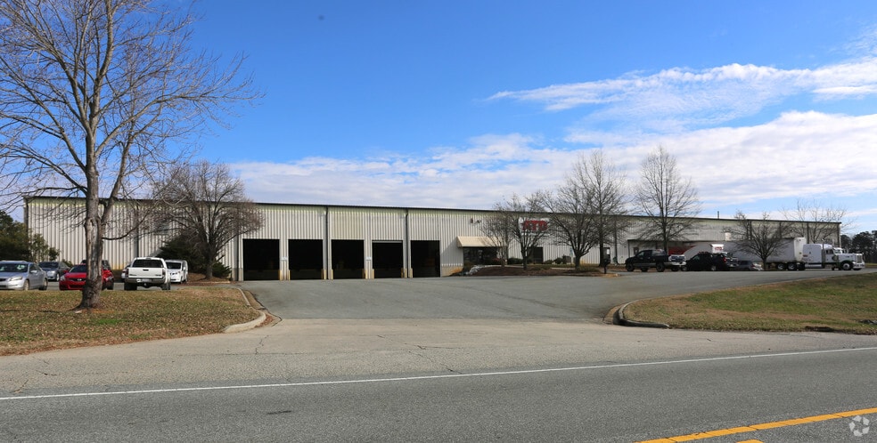 3020 Tucker St, Burlington, NC à louer - Photo principale – Image 1 sur 4