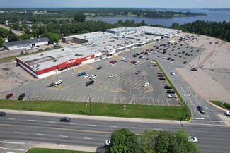 Plus de détails pour 1300 St. Peter Av, Bathurst, NB - Bureau, Local commercial à louer