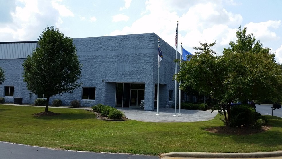 5100 Rex McLeod Dr, Sanford, NC à louer - Photo de l’immeuble – Image 3 sur 30