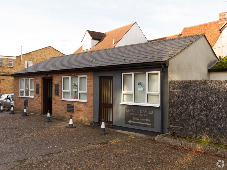 96A Coggeshall Rd, Braintree à louer - Photo principale – Image 1 sur 3