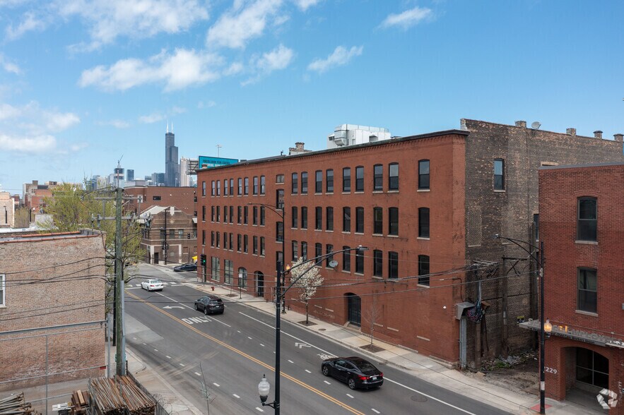 2201 S Halsted St, Chicago, IL à louer - Photo de l’immeuble – Image 3 sur 19