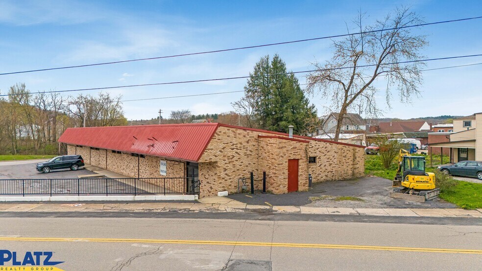 125 E Taggart St, East Palestine, OH à vendre - Photo de l’immeuble – Image 2 sur 10