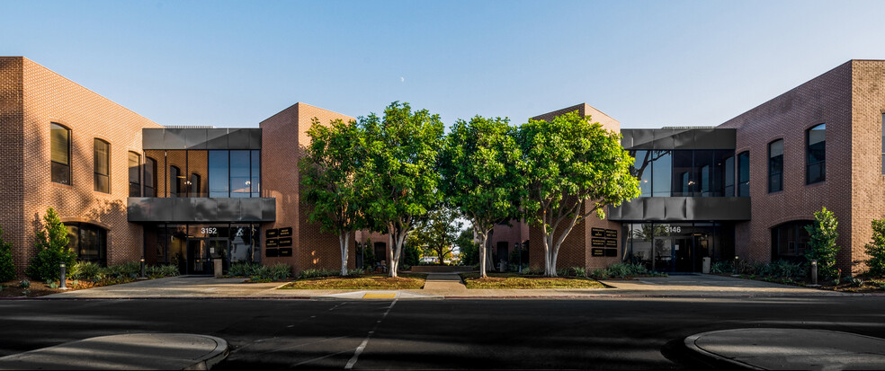 3146 RED HILL AVE, Costa Mesa, CA à louer - Photo de l’immeuble – Image 3 sur 5