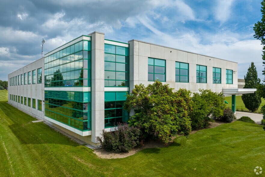 200 Aviva Park Dr, Vaughan, ON à louer - Photo de l’immeuble – Image 1 sur 5