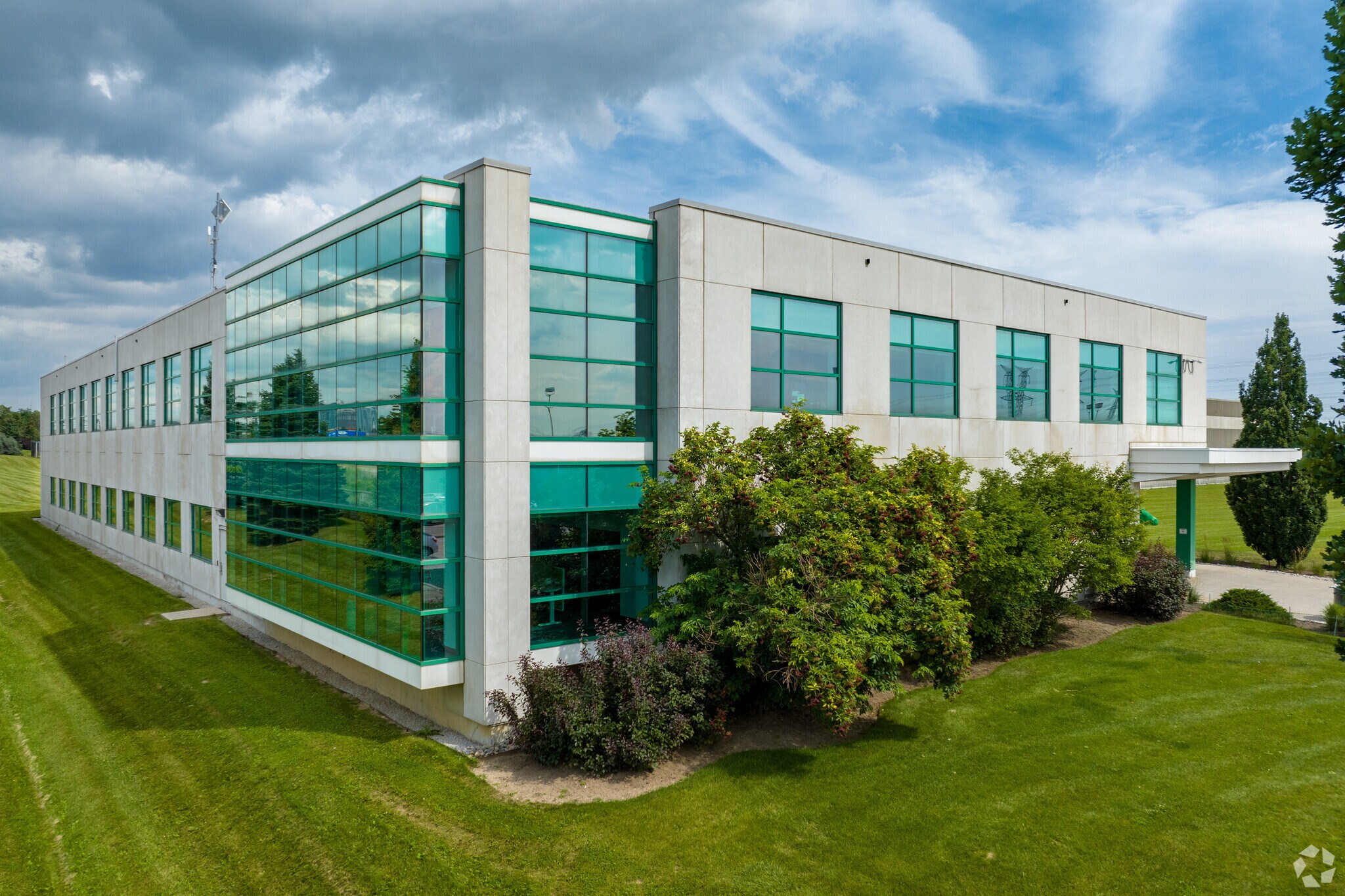 200 Aviva Park Dr, Vaughan, ON à louer Photo de l’immeuble– Image 1 sur 6