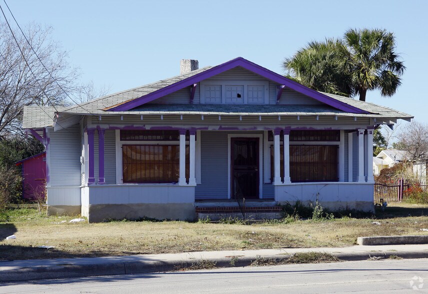 5311 S Flores St, San Antonio, TX à vendre - Photo principale – Image 1 sur 5