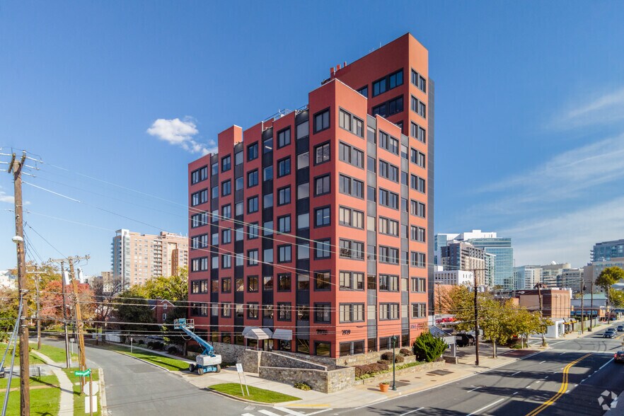 7979 Old Georgetown Rd, Bethesda, MD à louer - Photo de l’immeuble – Image 3 sur 6