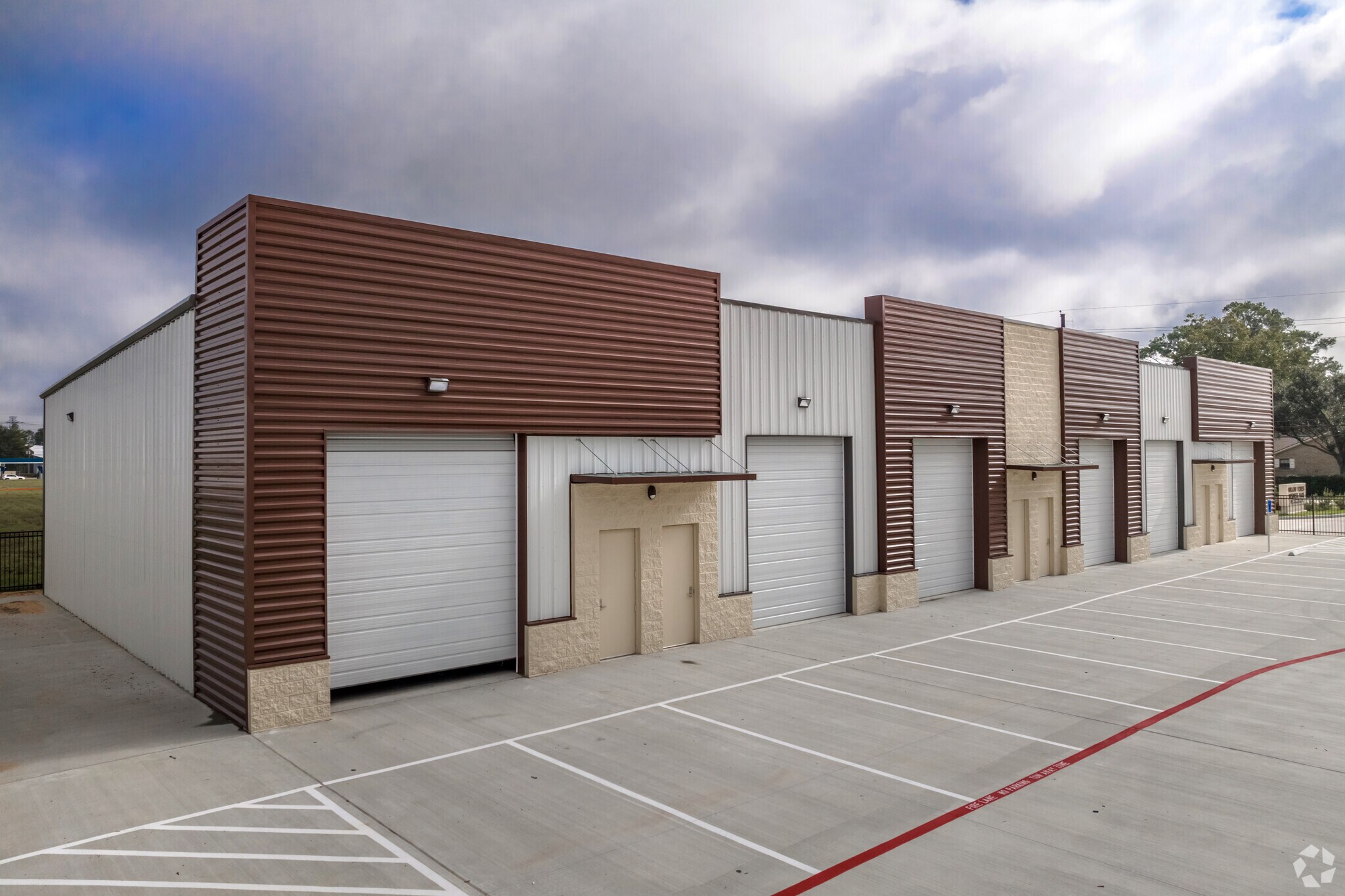 8028 Dowdell Rd, Tomball, TX à louer Photo de l’immeuble– Image 1 sur 27