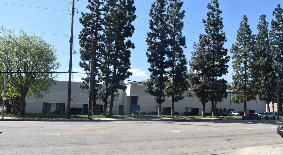 21800 Nordhoff St, Chatsworth, CA à louer - Photo principale – Image 1 sur 2