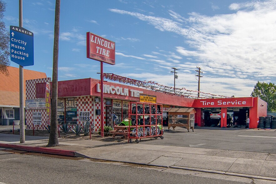 808 W Lincoln Ave, Anaheim, CA à vendre - Photo de l’immeuble – Image 2 sur 5