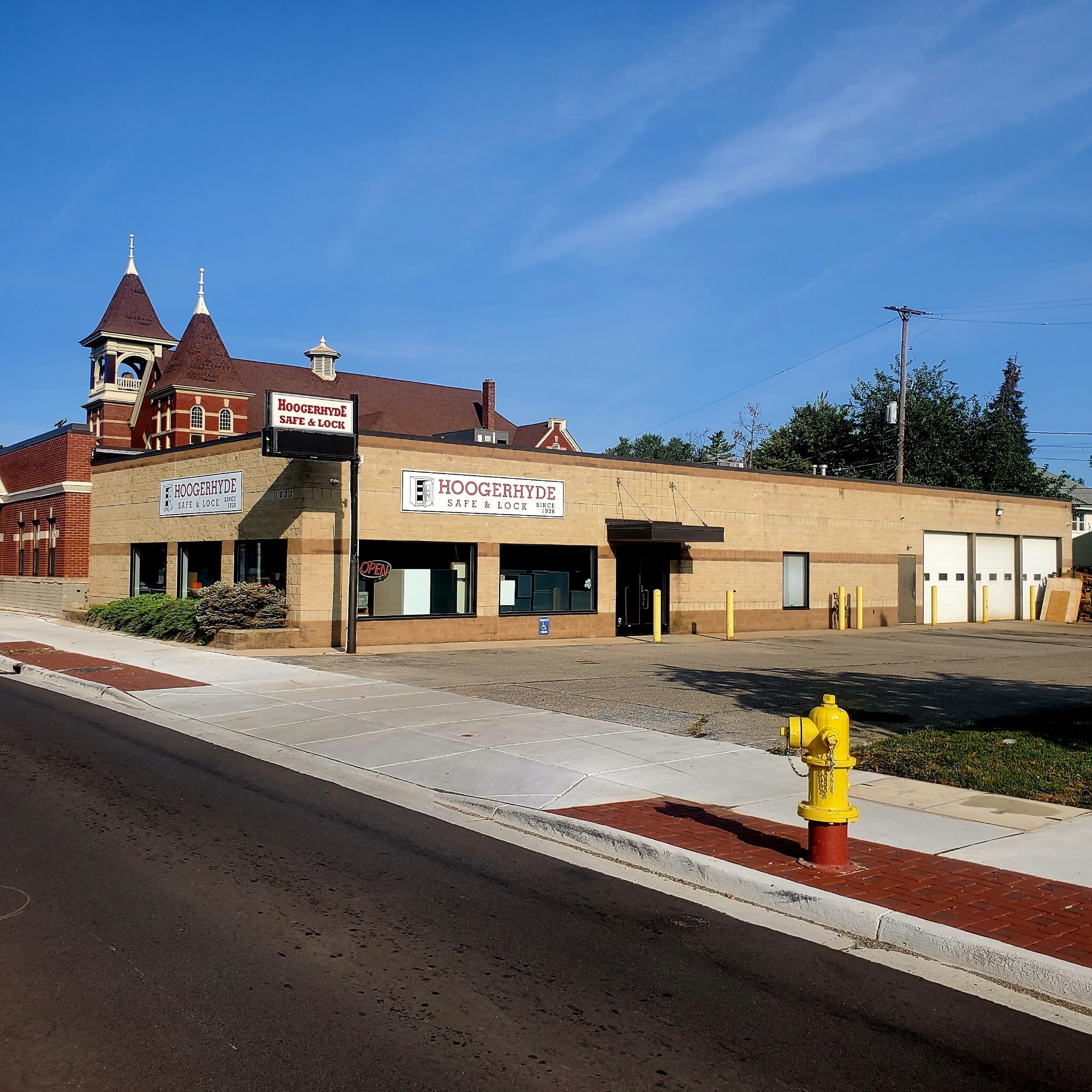 1033 Leonard St NW, Grand Rapids, MI à louer Photo de l’immeuble– Image 1 sur 6