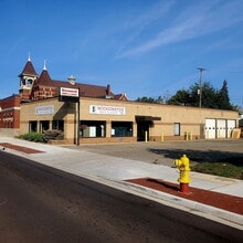 1033 Leonard St NW, Grand Rapids, MI à louer Photo de l’immeuble– Image 1 sur 6