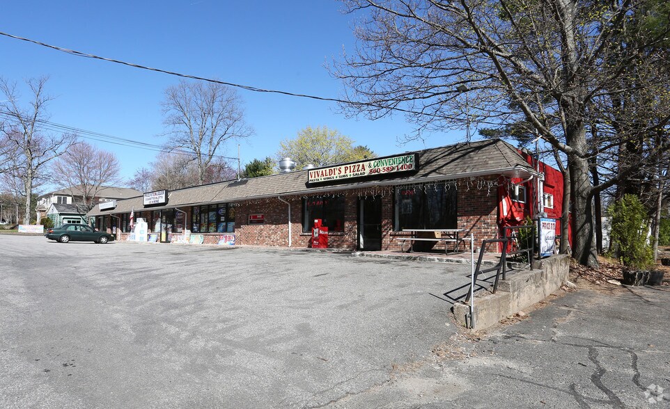 912 Terryville Ave, Bristol, CT à vendre - Photo de l’immeuble – Image 2 sur 10