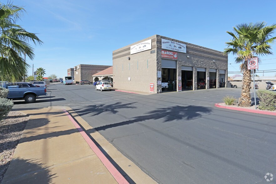 1300 N Boulder Hwy, Henderson, NV à louer - Photo principale – Image 1 sur 8