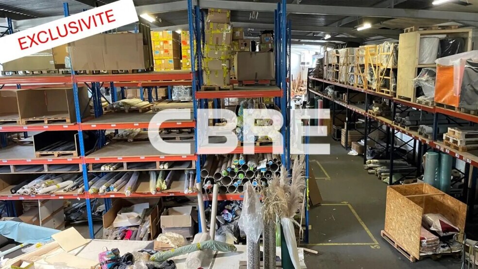 Local d’activités dans Carros à louer - Photo de l’immeuble – Image 1 sur 14