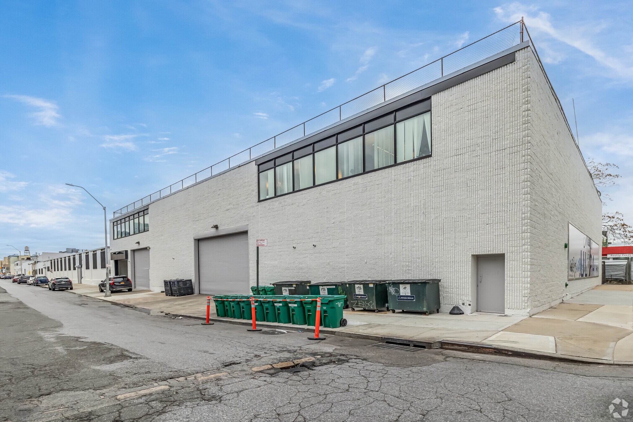 4933 31st Pl, Long Island City, NY à louer Photo de l’immeuble– Image 1 sur 6