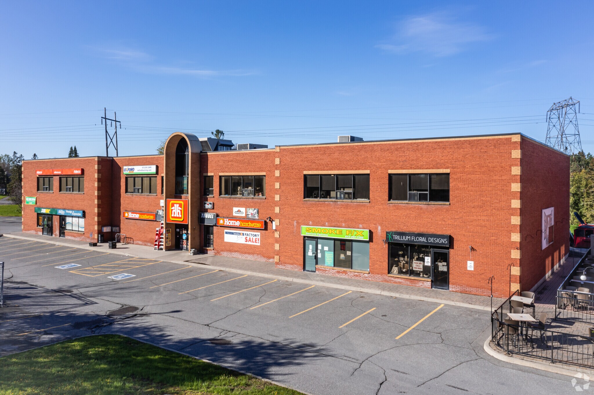 329 March Rd, Ottawa, ON à louer Photo principale– Image 1 sur 5