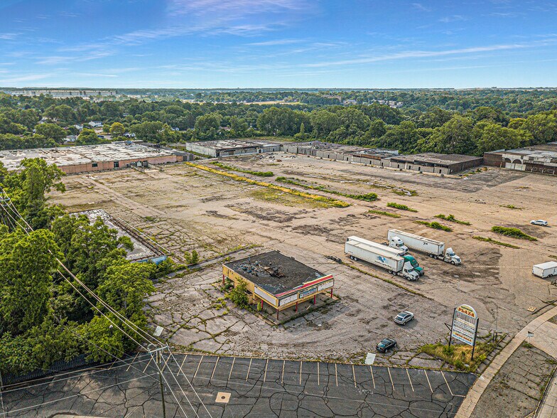 1 S Glenwood Ave, Pontiac, MI à vendre - Photo de l’immeuble – Image 2 sur 2