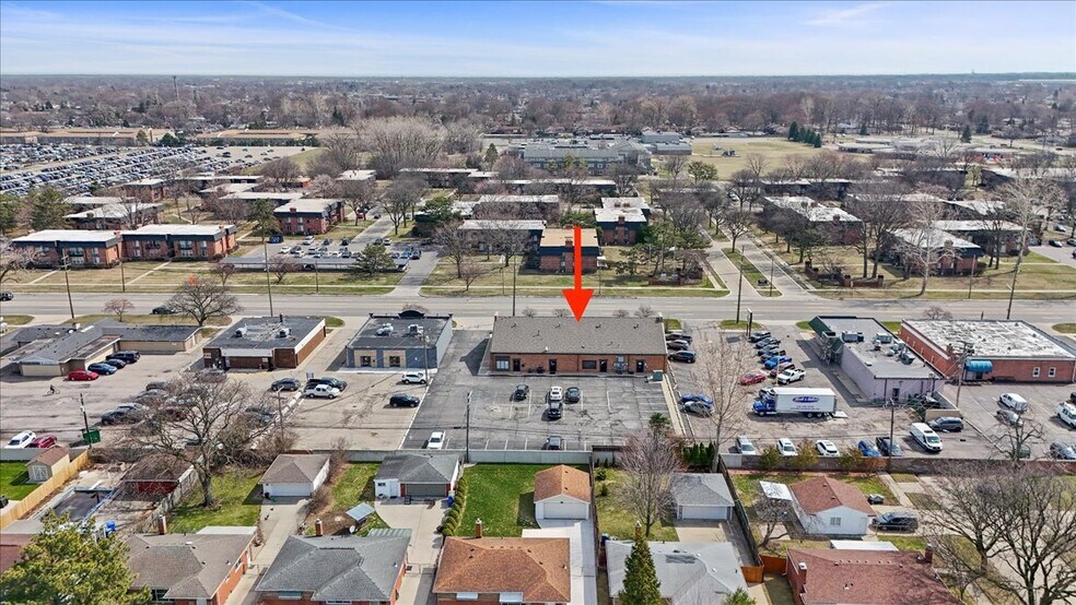28289-28315 Hoover Rd, Warren, MI à louer - Photo de l’immeuble – Image 3 sur 20