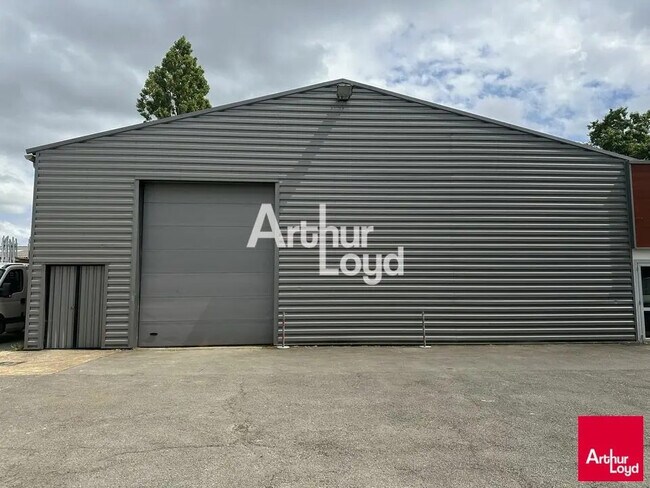 Plus de détails pour Local d'activités à louer