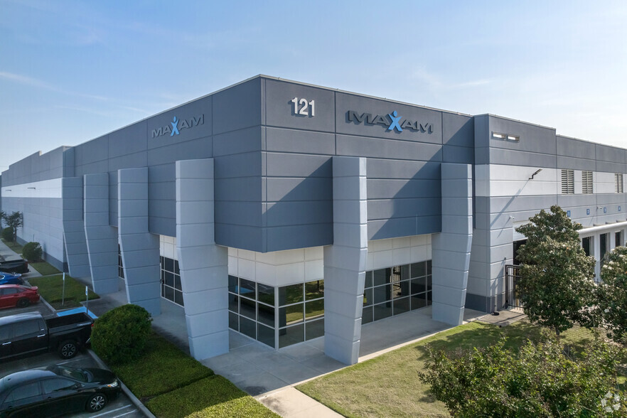 11710 North Freeway, Houston, TX à louer - Photo de l’immeuble – Image 2 sur 4