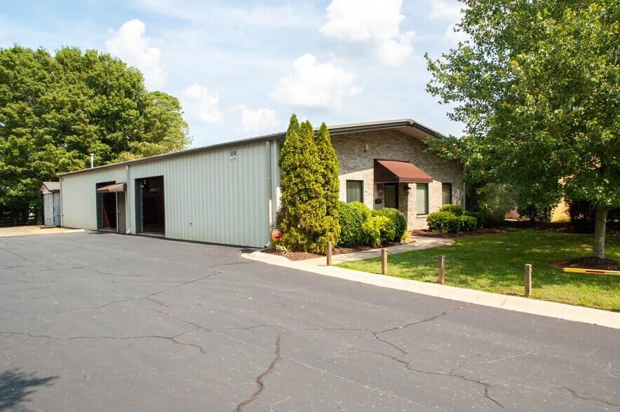 133 Woodlawn rd, Mebane, NC à louer - Photo de l’immeuble – Image 3 sur 19