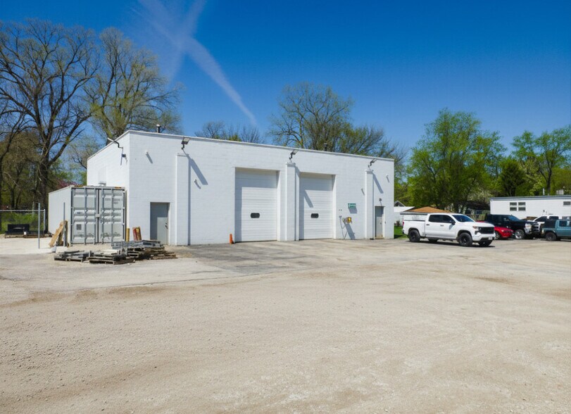1419 5th Ave, Aurora, IL à louer - Photo de l’immeuble – Image 1 sur 5
