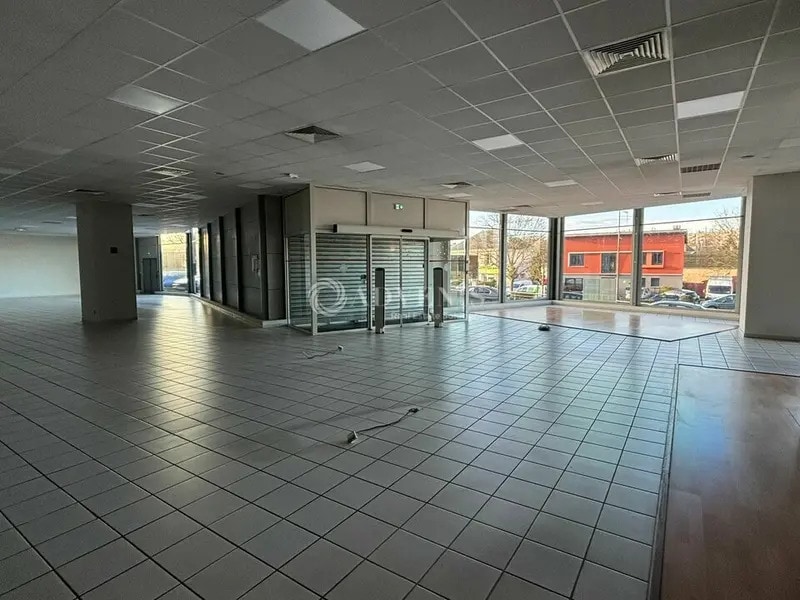 Local commercial dans Fleury-les-Aubrais à louer Photo intérieure– Image 1 sur 13
