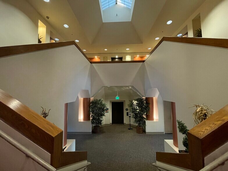26010 Mureau Rd, Calabasas, CA à louer - Photo intérieure – Image 3 sur 23