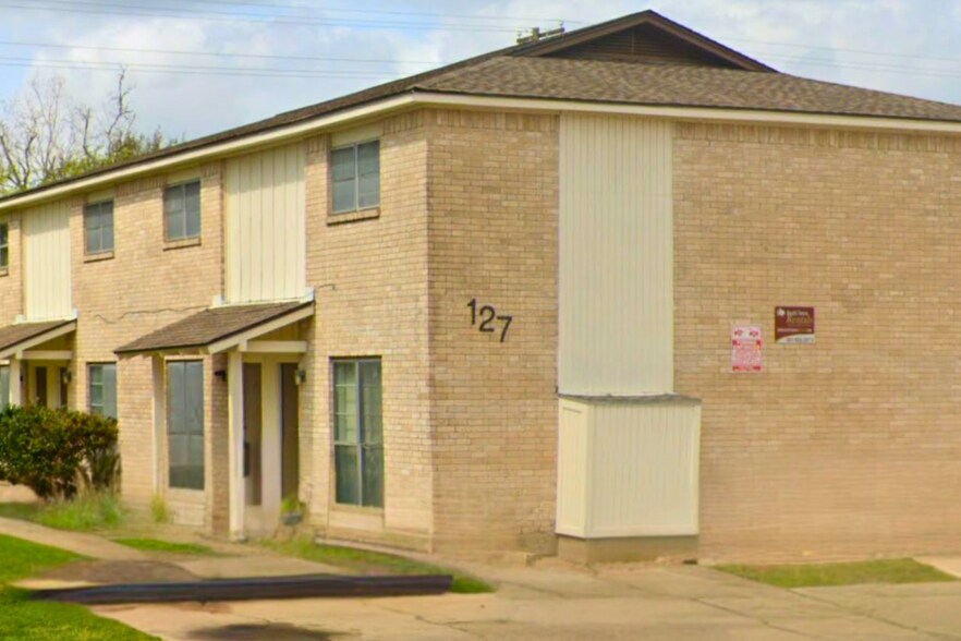 127 Regency Ave, Victoria, TX à vendre - Photo de l’immeuble – Image 2 sur 14