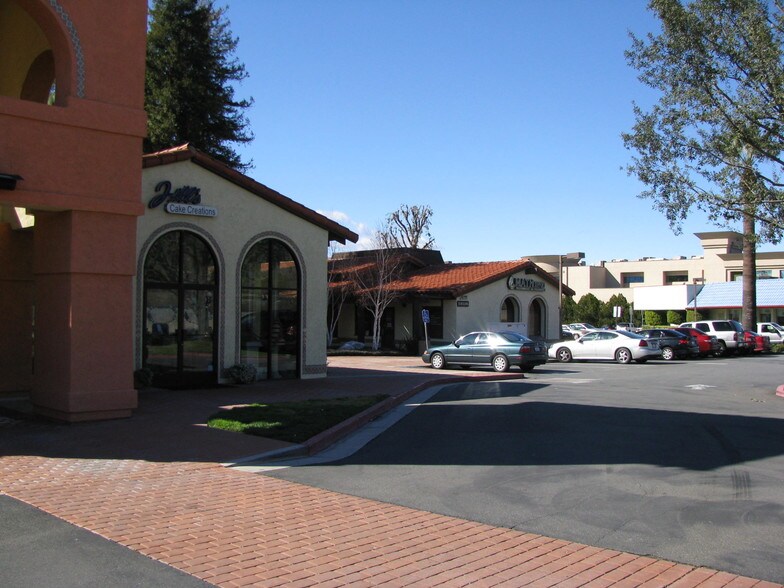 26111 Bouquet Canyon Rd, Santa Clarita, CA à louer - Photo de l’immeuble – Image 3 sur 10