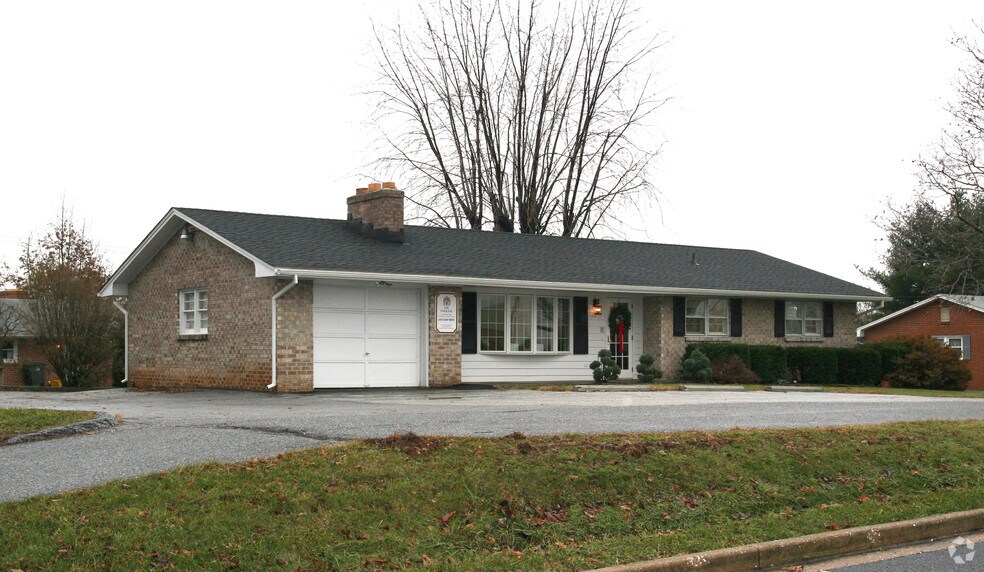 611 Nursery Rd, Westminster, MD à louer - Photo de l’immeuble – Image 2 sur 52