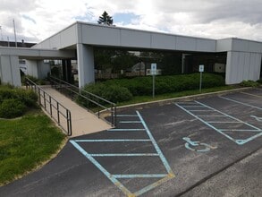 201 Allen St, Random Lake, WI à vendre Photo de l’immeuble– Image 2 sur 24