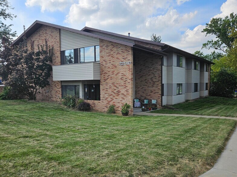 2200 Johnson Ave NW ave, Cedar Rapids, IA à vendre - Photo principale – Image 1 sur 1