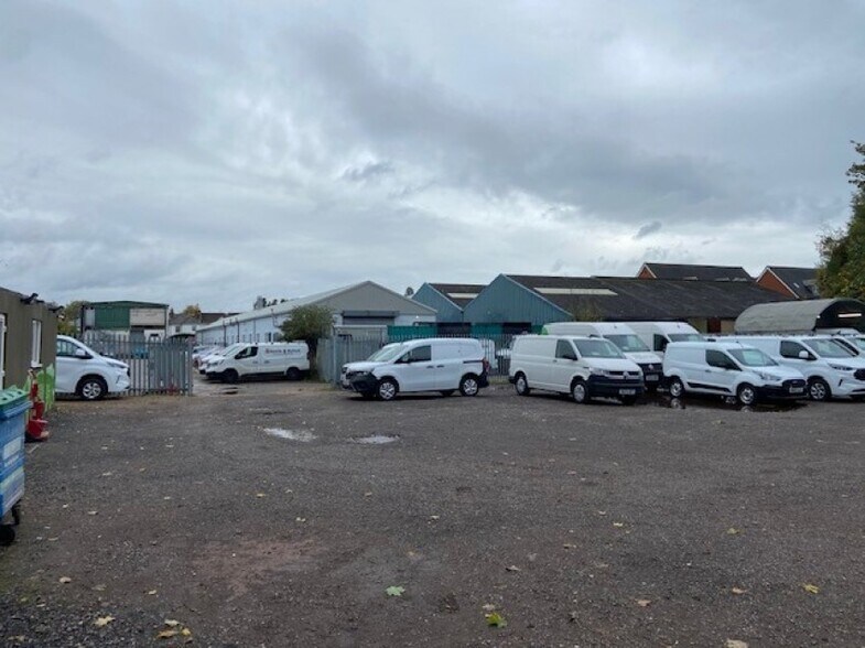 Rear Compound, Glebeland Centre, Vincent Lane, Dorking à louer - Photo de l’immeuble – Image 3 sur 3