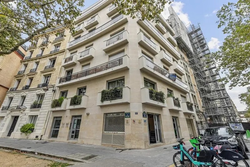 Immeuble residentiel dans Paris à vendre Photo de l’immeuble– Image 1 sur 9